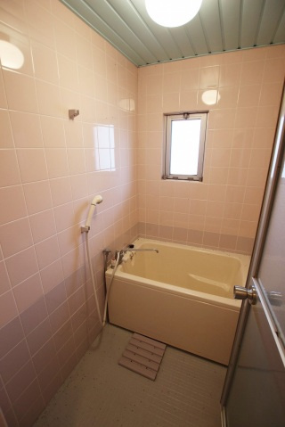 安井ビルの浴室