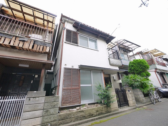 奈良市三条大宮町一戸建の外観