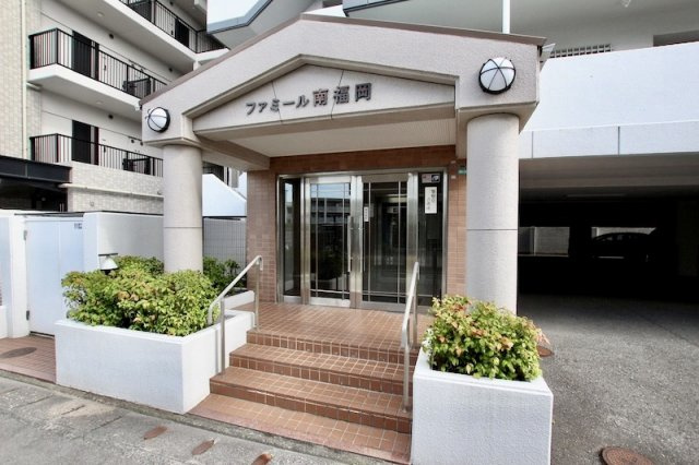 ファミール南福岡のエントランス