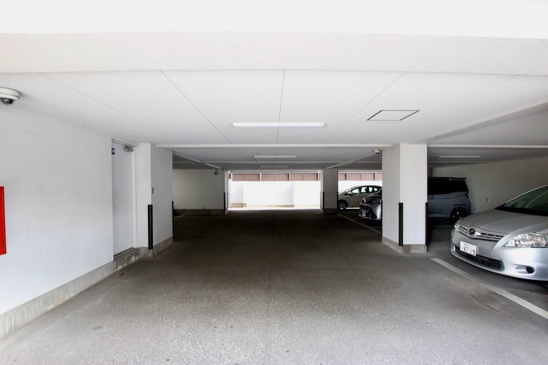 ファミール南福岡の駐車場