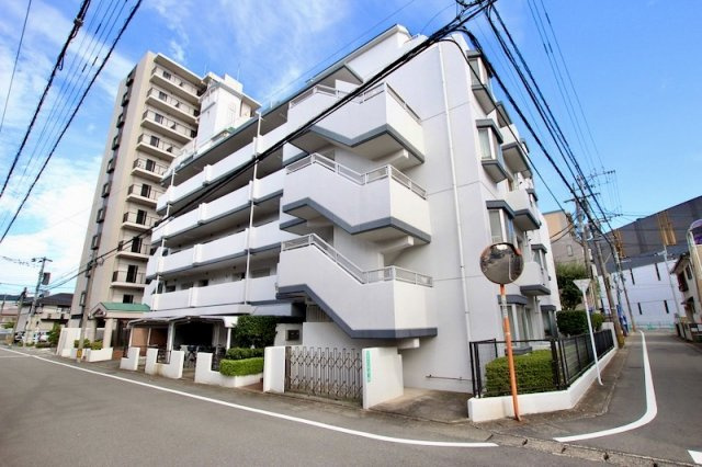 ファミール南福岡の外観|西鉄とJRのダブルアクセス。西鉄の高架化で交通渋滞の緩和も！商店街が近くにあり、お買い物を楽しめます。