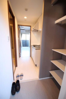 【玄関】 | グランパシフィック北畠 | 玄関から見た室内