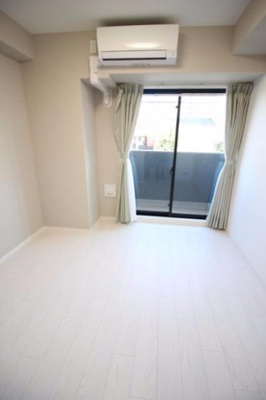 【居間・リビング】 | グランパシフィック北畠 | 洋室6帖　白いフローリングで明るい部屋です♪