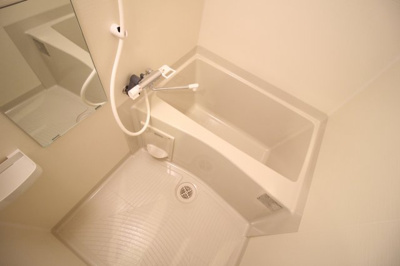 【浴室】 | グランパシフィック北畠 | ゆったりと入れるお風呂です♪