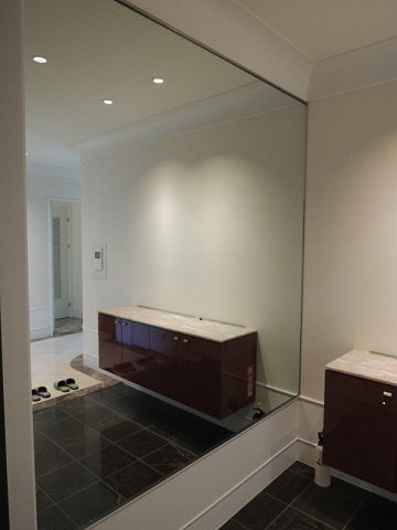 中央区佃１丁目の賃貸マンションの玄関