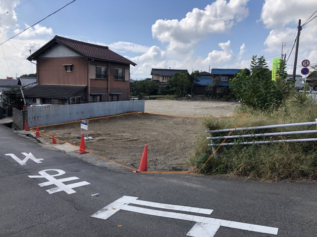 【外観】 | 一宮市木曽川町玉ノ井字新屋敷二ノ切土地 | 北側の県道からは出入りできず、東側道路からの出入りになります。