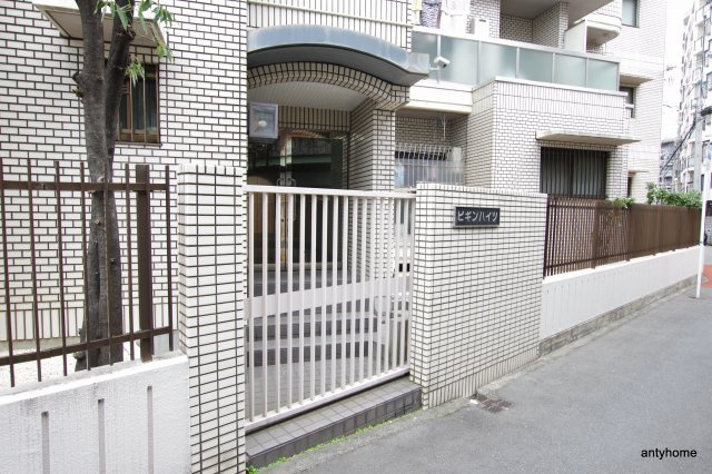 ビギンハイツA棟　仲介手数料無料のエントランス
