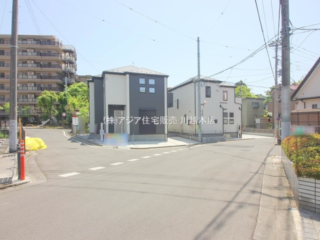 川越市小仙波町10期 新築戸建の前面道路含む現地写真|角地　西側5.0ｍ公道／北側4.89ｍ公道