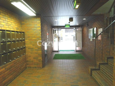 【ロビー】 | 内田ロイヤルハイツ | 毎日通るロビーは、落ち着いた雰囲気です。