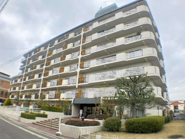 ２沿線利用可能◆リフォーム完了後の引渡しの３ＤＫ◆西ノ京スカイハイツＡ棟の外観|マンション外観
