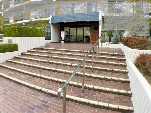 ２沿線利用可能◆リフォーム完了後の引渡しの３ＤＫ◆西ノ京スカイハイツＡ棟のエントランス|エントランス