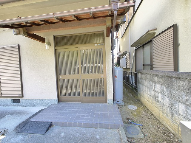 ヒルパストラルⅢのエントランス|清潔なエントランスです