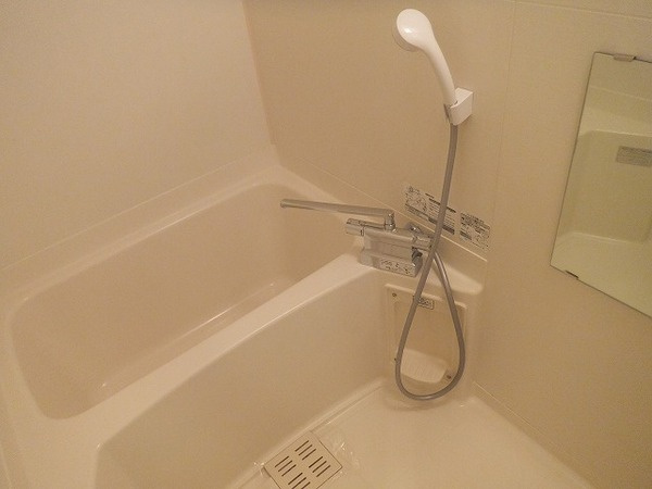 レジデンス落合Aの浴室