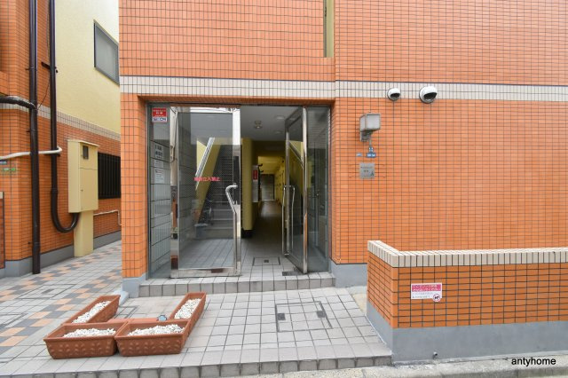 アンビエンテ泉町　仲介手数料無料のエントランス