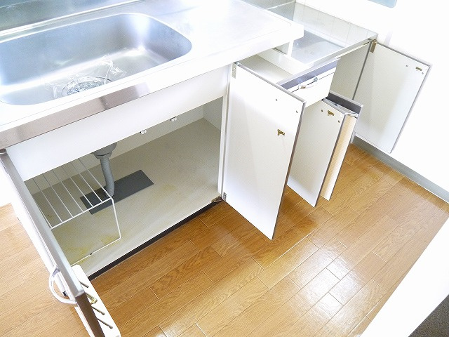 フローレンスハイツのキッチン|専用の収納スペースです