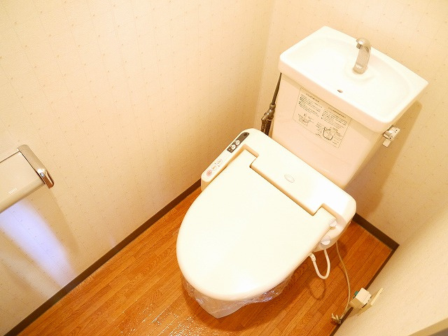 フローレンスハイツのトイレ|落ち着いた色調のトイレです