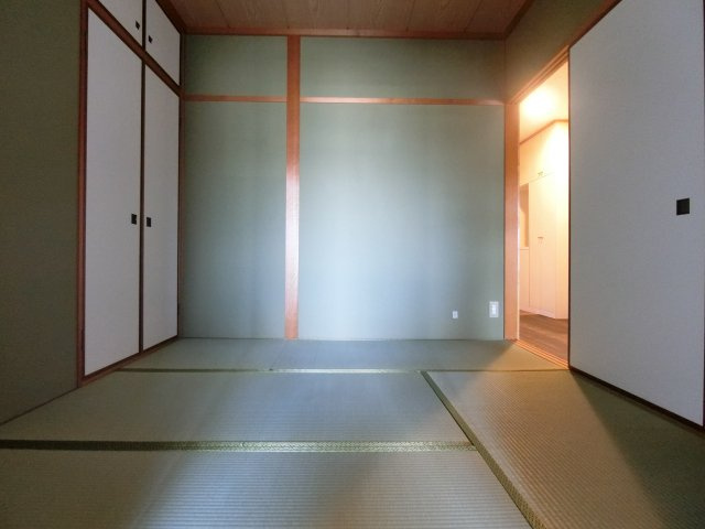 第2浅井ビルの洋室