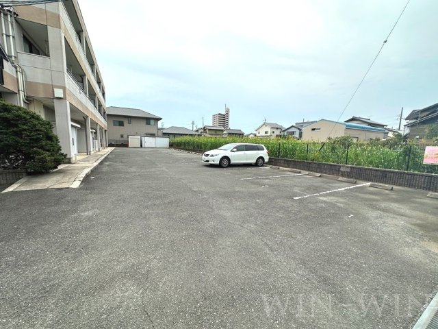 エクセレンス曙の駐車場
