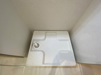 【展望】 | ※参考写真※洗面所内、独立洗面台横にある室内洗濯機置き場です♪室内に置けるので洗濯機が傷みにくい☆