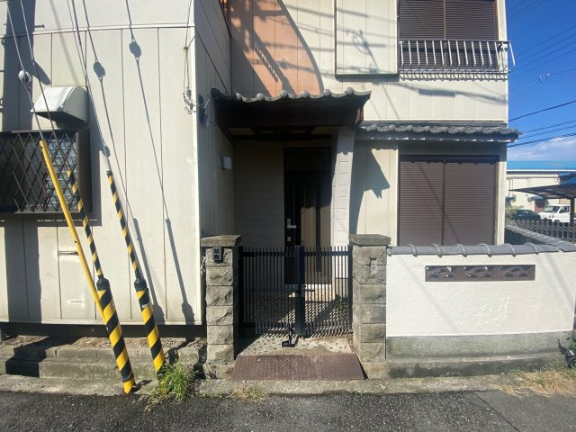 東野中戸建のエントランス