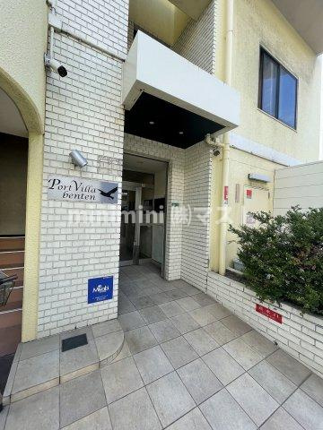 ポートヴィラ弁天のエントランス