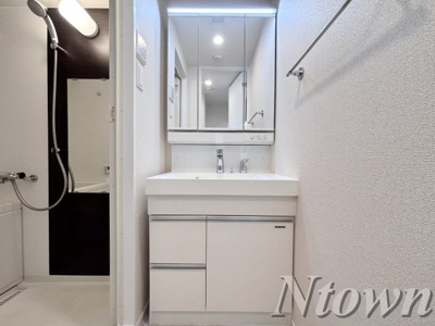 【独立洗面台】 | IARIM吹上 | 朝の支度にも助かる、独立の洗髪洗面化粧台