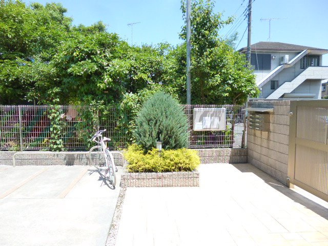 エアル花水木の駐車場