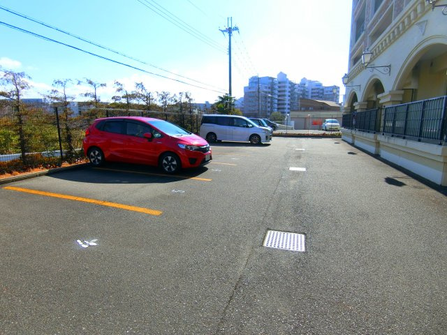 カトルセゾンの駐車場