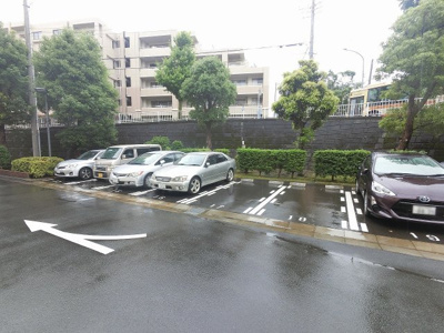 【駐車場】 | 横浜パークタウンＥ棟 | 平置き駐車場です。