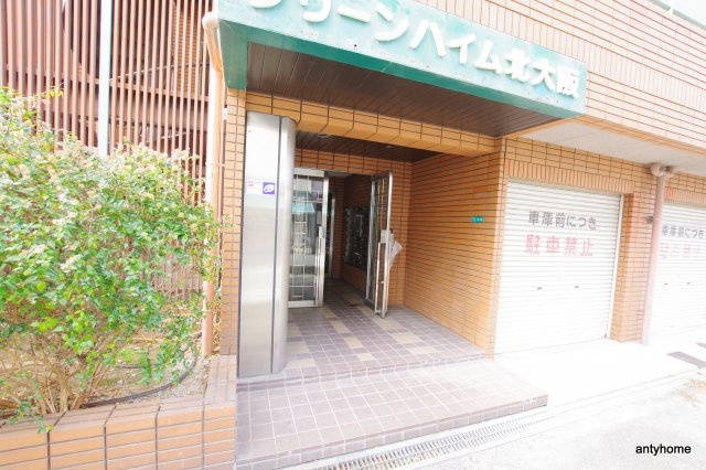 グリーンハイム北大阪　仲介手数料無料のエントランス