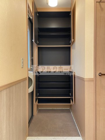 ラミュー久宝寺Ⅱ棟の玄関