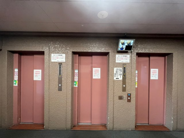 日商岩井京橋ハイツのその他共用部分|モニタ付きで乗り合い時も安心ですね♪