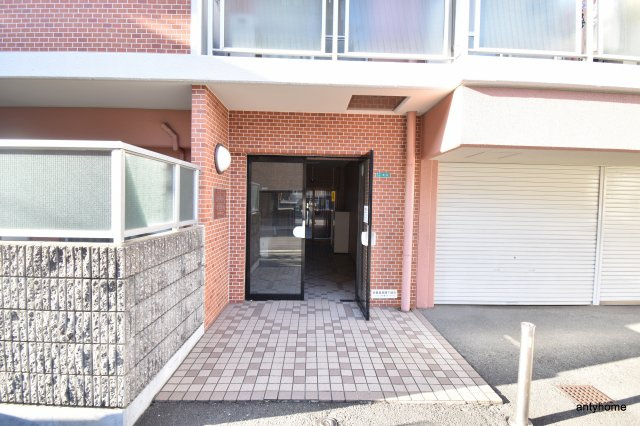 デ・リード塚本駅前　仲介手数料無料のエントランス