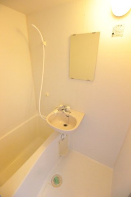 【浴室】 | 富士見ハイツ | ゆったり入れる広めの浴槽です☆