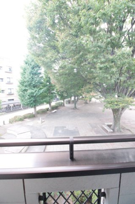 【展望】 | 富士見ハイツ | 窓の外には綺麗なグリーンが見えます☆