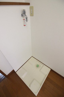 【設備】 | 富士見ハイツ | 冷蔵庫置場と洗濯機置場。便利な家事動線です☆