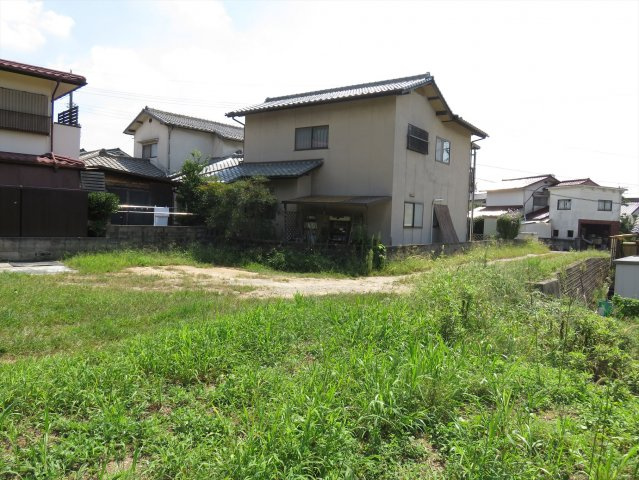 贅沢・余裕のある土地|駐車場から、敷地を、北北西から