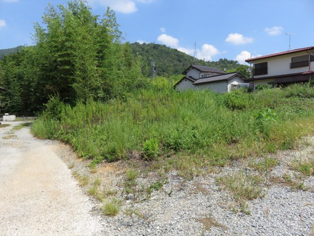 贅沢・余裕のある土地|里道から駐車場へ