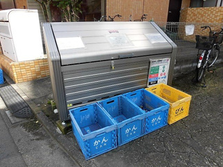 【その他共用部分】 | 敷地内ごみ置き場。