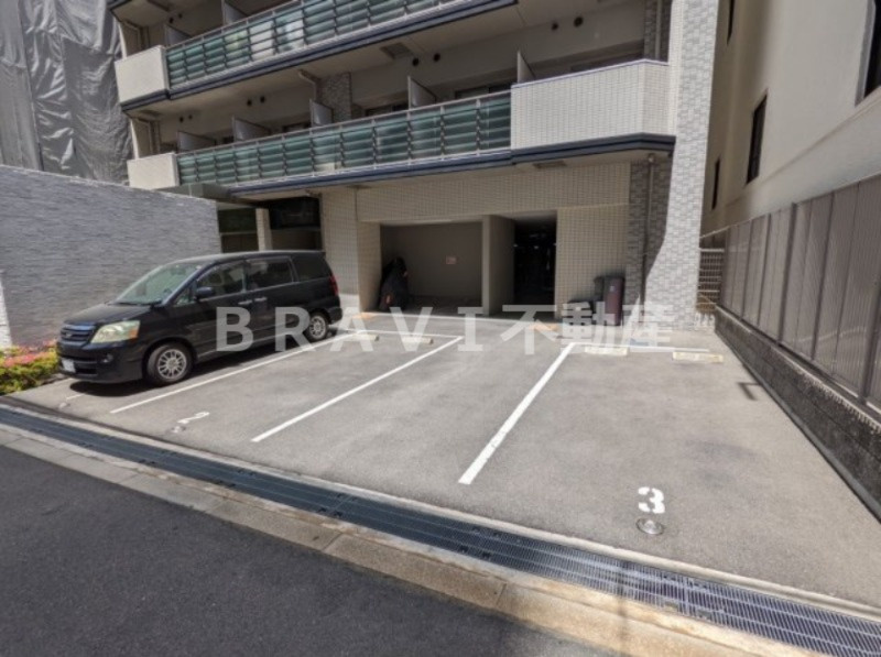 エスリード谷町四丁目 BRAVI不動産の駐車場|【エスリード谷町四丁目】