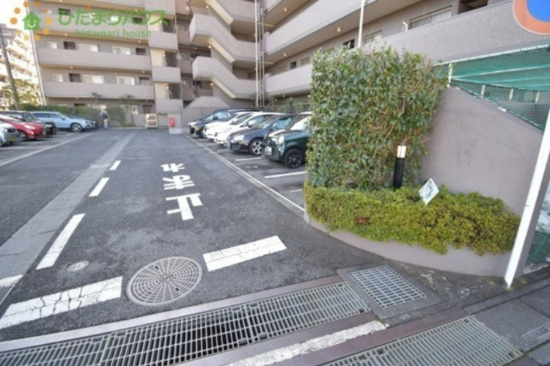大宮吉野町ガーデンハウスの駐車場