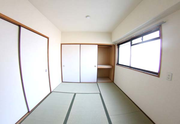 岸和田市田治米町の賃貸マンションの和室|ゆったりとくつろげる和室です