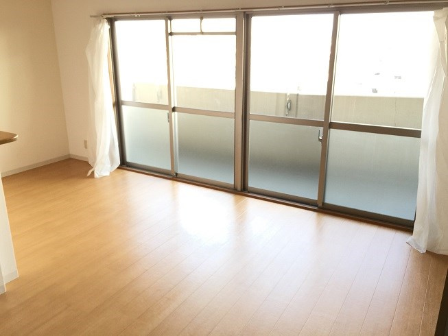 シャルマン木ノ元の居間・リビング|使いやすい居間です