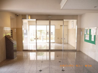 【エントランス】 | エントランス内部もお洒落で開放感があります。