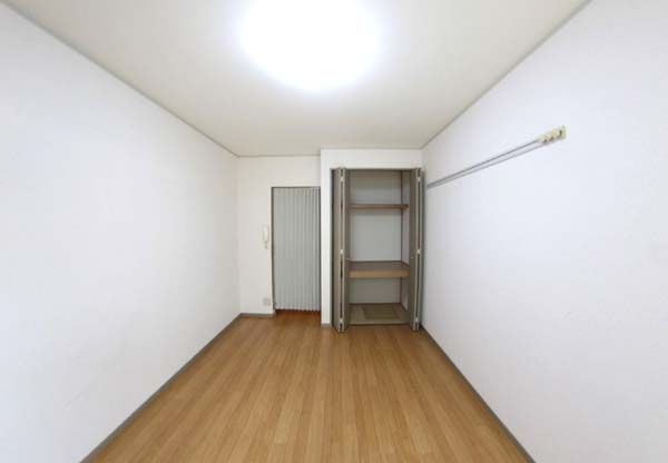 ジュネス和泉の内装|小物を収納するのに便利です