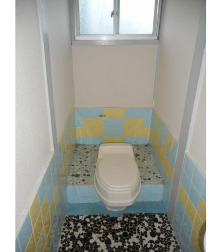 和泉市池上町のアパートのトイレ|ゆったりとした空間のトイレです