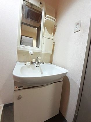 高石市加茂４丁目のハイツの独立洗面台|独立洗面台で身支度をすべて済ませてしまいましょう