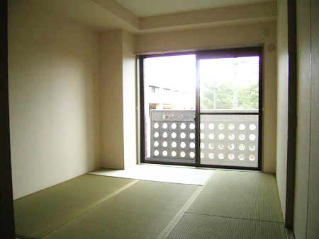 高石市加茂４丁目のハイツの内装|和室があれば、来客や子供用のスペースとして活躍します