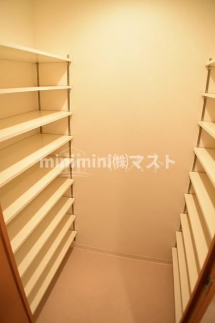 ロイヤルパークスなんばの収納