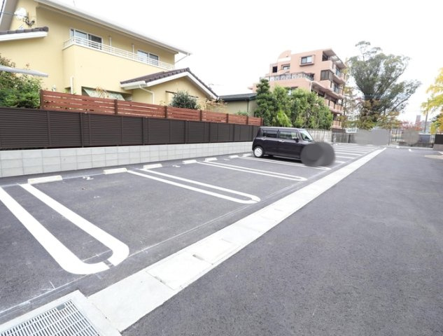 ラ・ルーチェの駐車場